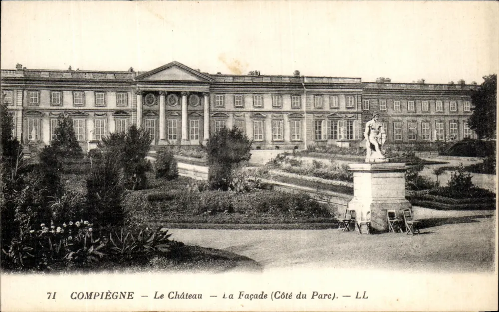 Compiègne — O Castelo — A Fachada (Lado do Parque). — LL - Frente