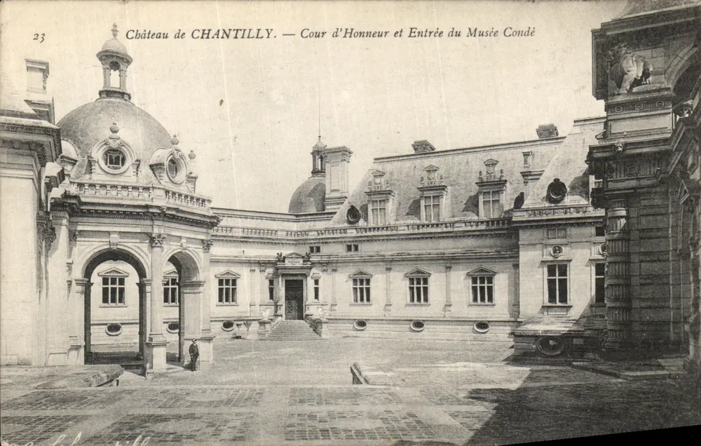 Schloss CHANTILLY — Cour d'Honneur und Eingang zum Condé-Museum - Vorderseite