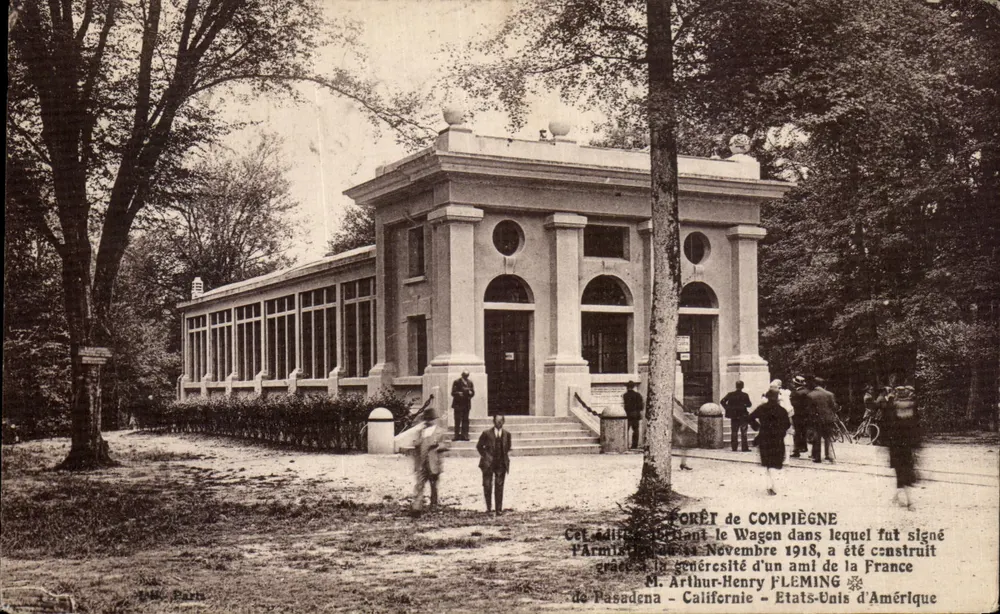Floresta de Compiègne — Pavilhão da Paz assinado pelo Armistício — editor Paris - Frente