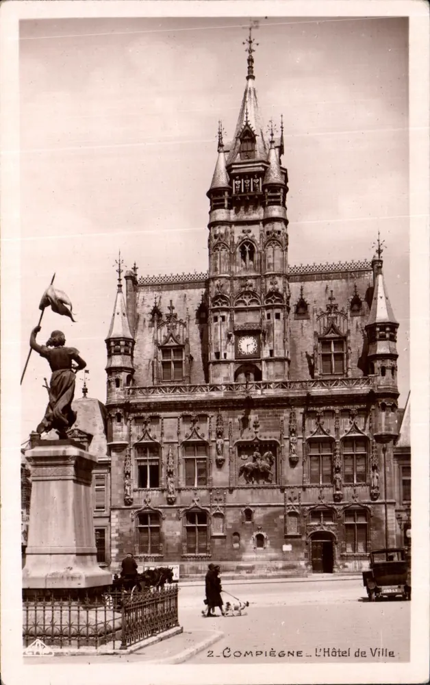 Compiègne — O Hotel de Ville - Frente