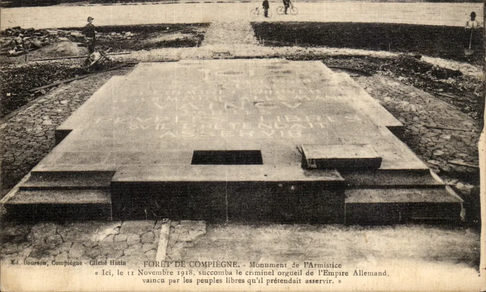 Floresta de Compiègne — Monumento da Renderição — Ed. Bourson, Compiègne - Cliché Hutin - Frente