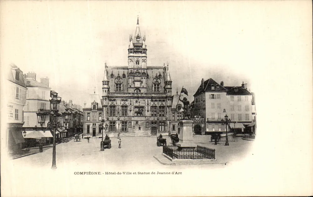 Compiègne - Rathaus und Statue der Jeanne d'Arc — Verlag: Sautvetier - Vorderseite