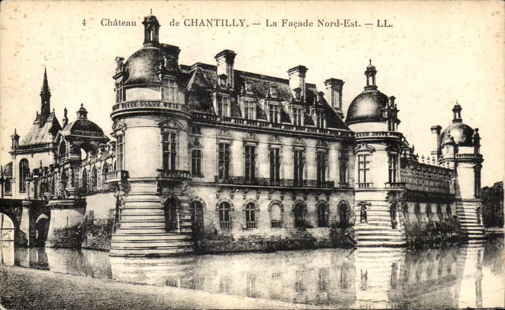 Castelo de Chantilly — A Fachada Nordeste — LL. - Frente