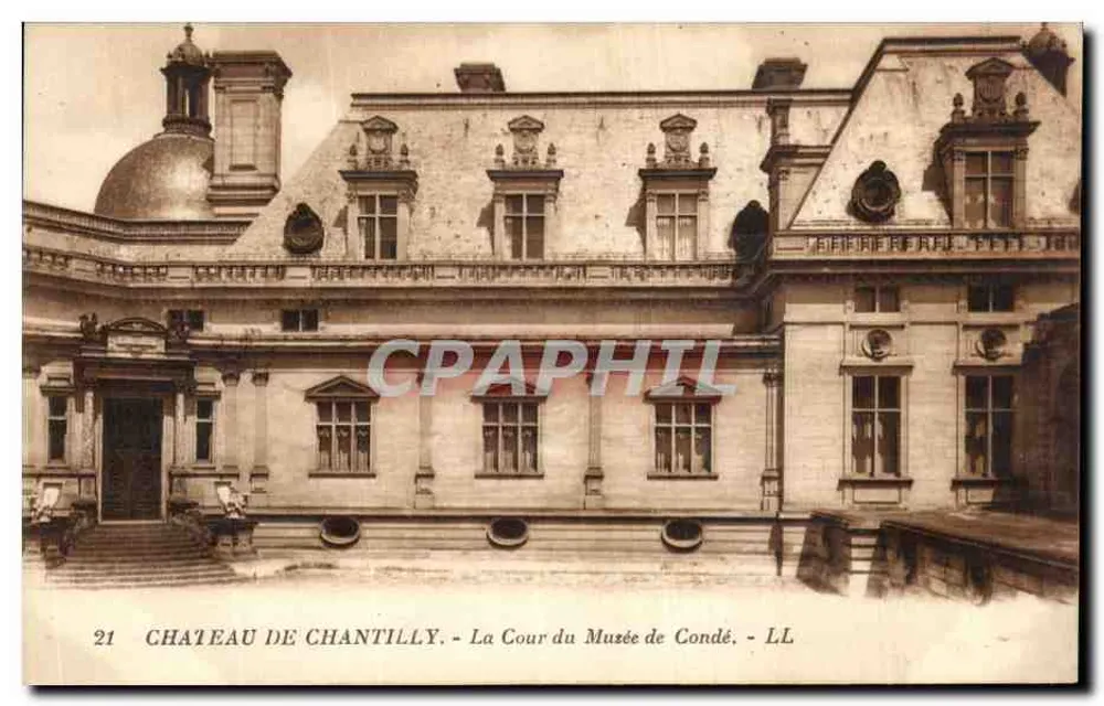 Castelo de Chantilly — A Praça do Museu de Condé — LL - Frente