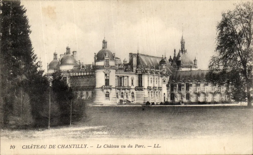 Castelo de Chantilly — O Castelo visto do Parque — LL. - Frente