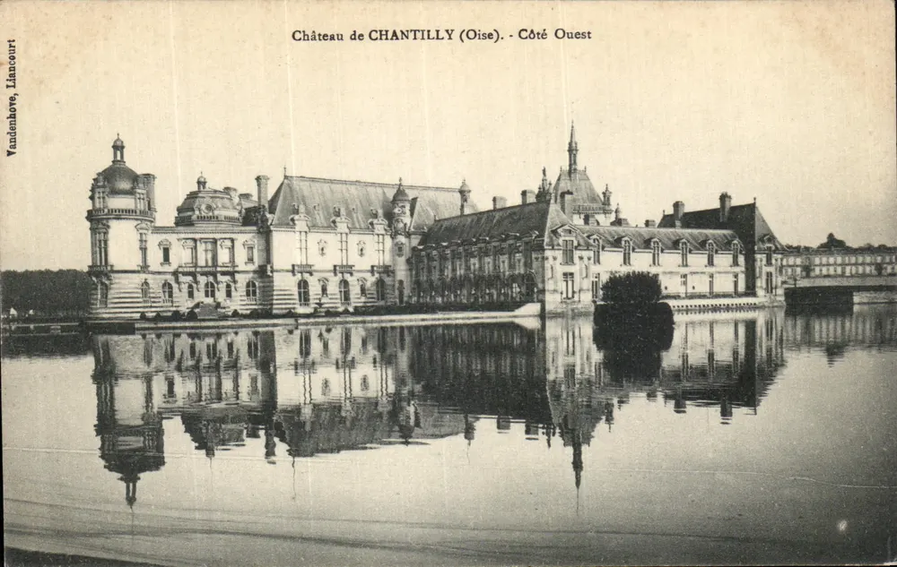 Castelo de CHANTILLY (Oise) - Lado Oeste — Vandenhove, Liencourt - Frente