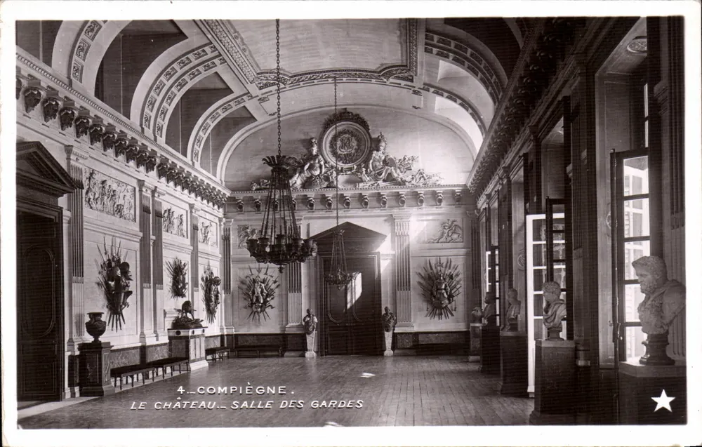 Compiègne — O Castelo, Sala dos Guardas — Editor Estrela, Paris - Frente