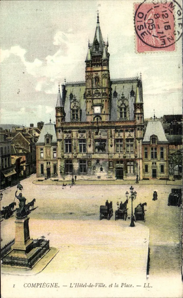 Compiègne — Das Rathaus und der Platz — LL. - Vorderseite