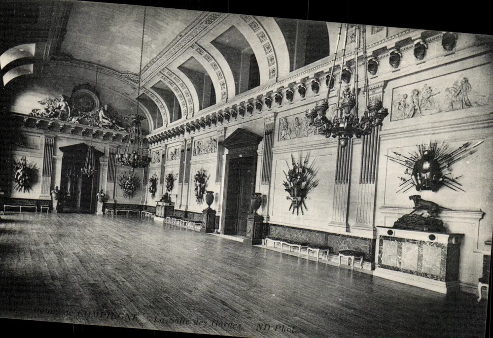 La Sala dei Guardie — Castello di Compiègne — ND Phot. - Recto