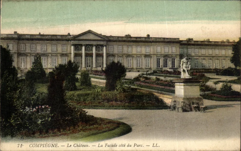 Compiègne — O Castelo — A Fachada do Lado do Parque — LL. - Frente