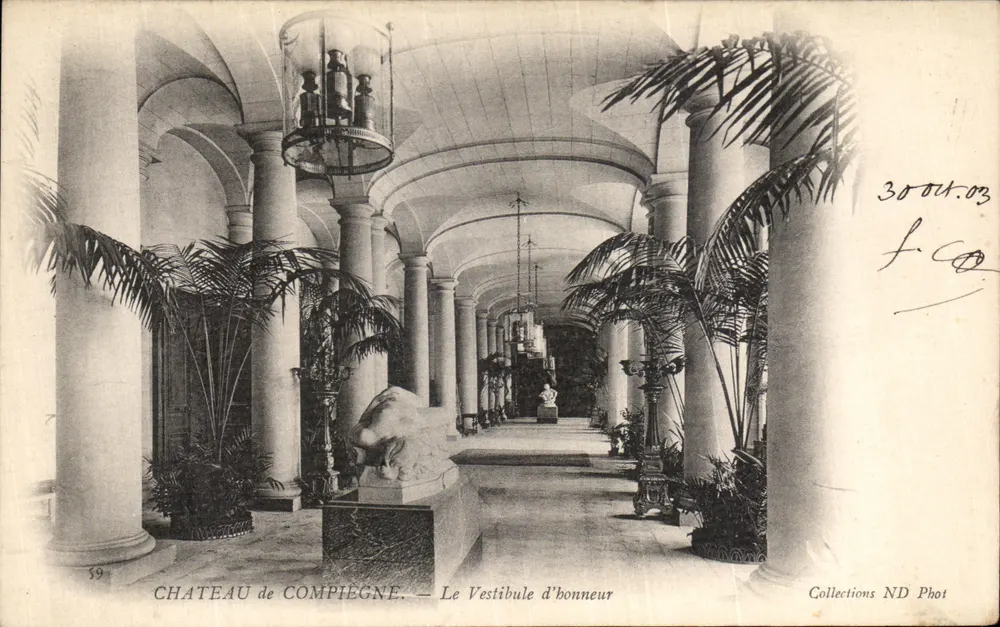 Castelo de Compiègne — O Vestíbulo de Honra — Coleções ND Fot - Frente
