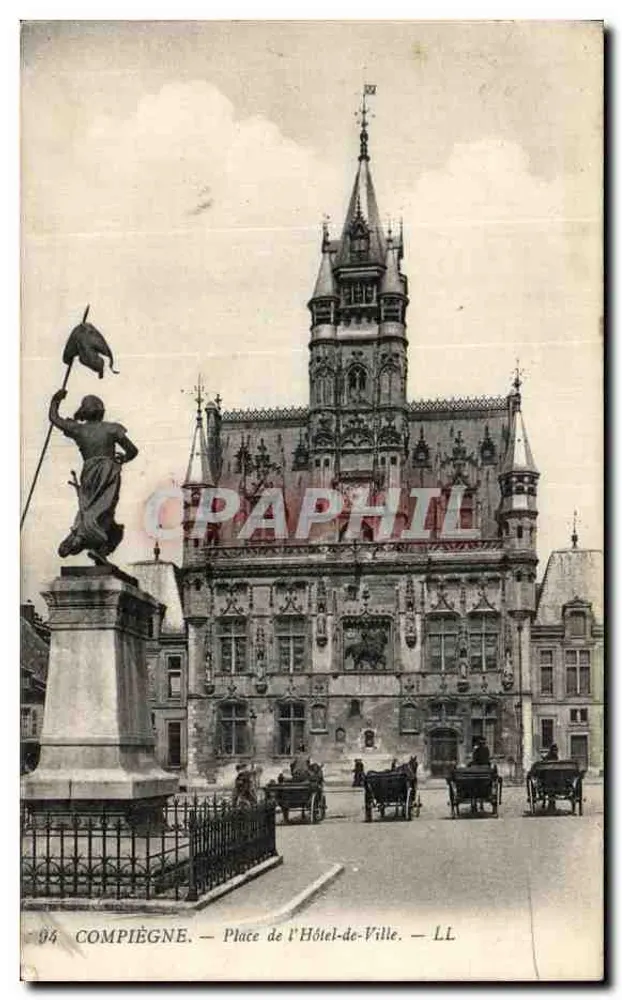 Compiègne — Praça do Hotel de Ville — LL - Frente