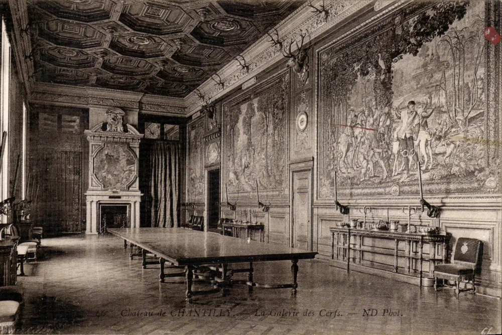 Castelo de Chantilly — A Galeria dos Cervos — ND Phol. - Frente