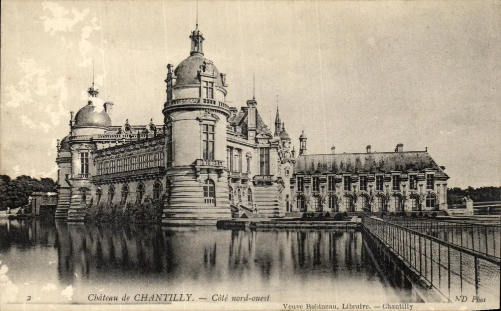 Château de CHANTILLY — Côté nord-ouest — Veuve Robineau, Libraire — Chantilly - Frente