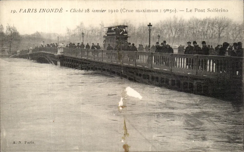 Paris inondé — Crue maximum de 9m50 sur le Pont Solférino — A.N. Paris, n°19 - Anverso