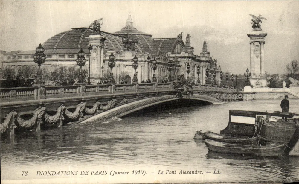 Inundações de Paris — Janeiro 1910 — O Ponte Alexandre — LL. — N° 73 - Frente