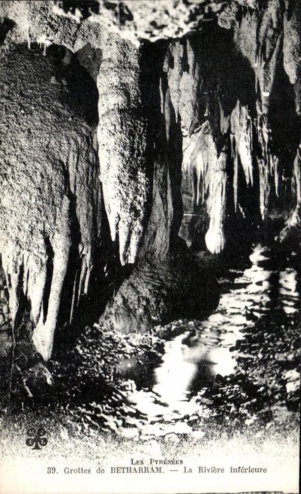 Grotas de BETHARRAM — A Rio inferior — Os Pirineus - Frente