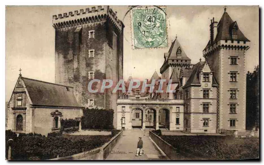 Castelo de Pau — vista do castelo e da capela — Carte Postale de Luxe - Frente