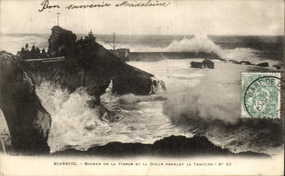 Biarritz - Rocher de la Vierge und die Digue während des Sturms - N° 62 - Vorderseite