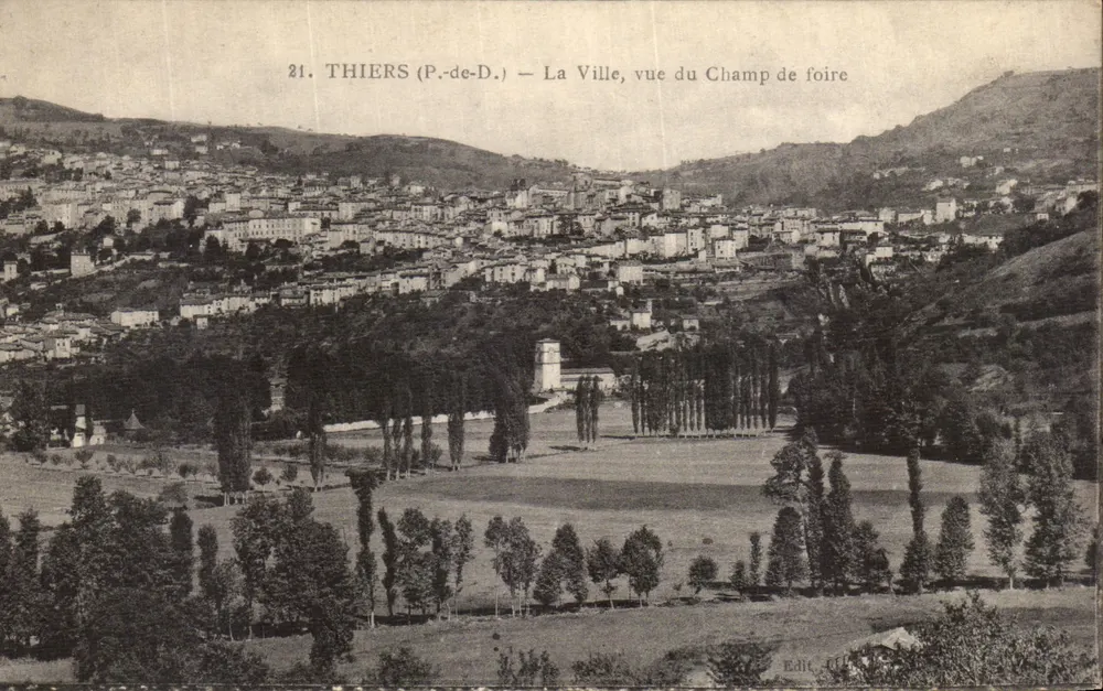 Thiers (P.-de-D.) — Die Stadt, Ansicht vom Messeplatz — Edit. TLL - Vorderseite