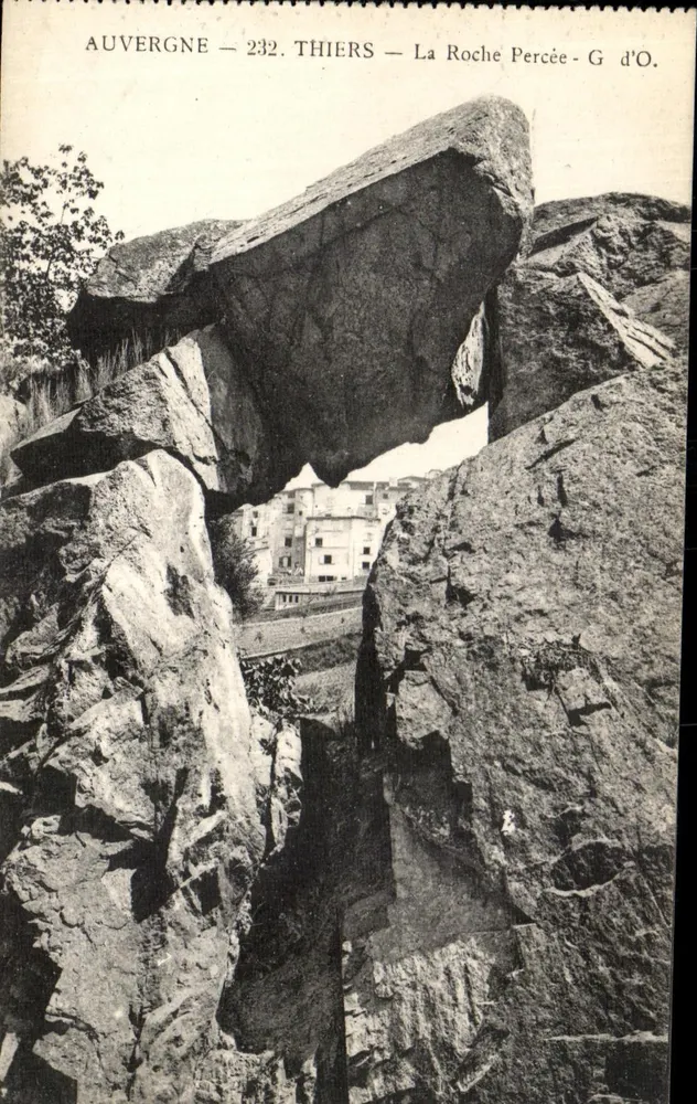 Auvergne — 232. Thiers — La Roche Percée — G d'O. - Frente