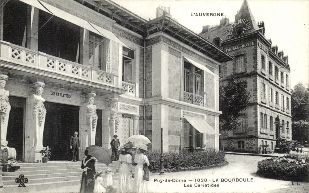 Les Cariatides — Hôtel du Palais — Puy-de-Dôme — 1020 — La Bourboule - Frente