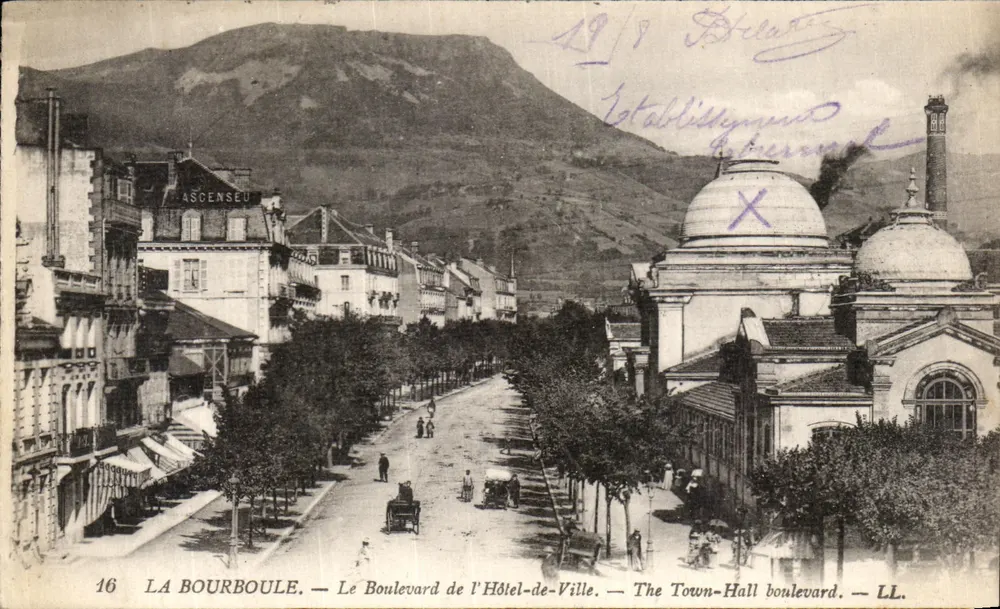 La Bourboule — O Boulevard do Hôtel-de-Ville — LL. 16 - Frente