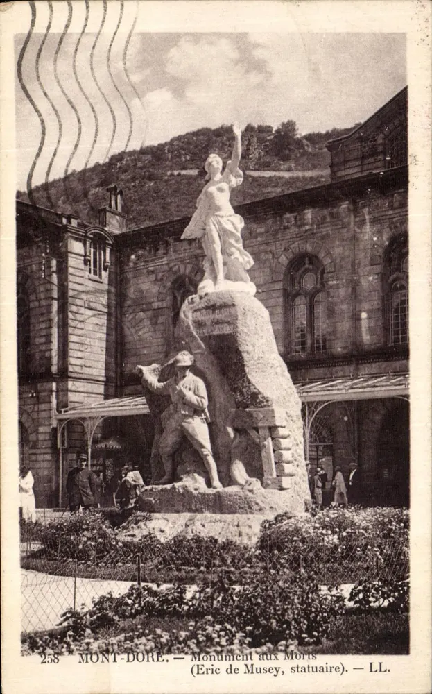 Mont-Dore — Monument aux Morts (Eric de Musey, statuaire) — LL. - Recto