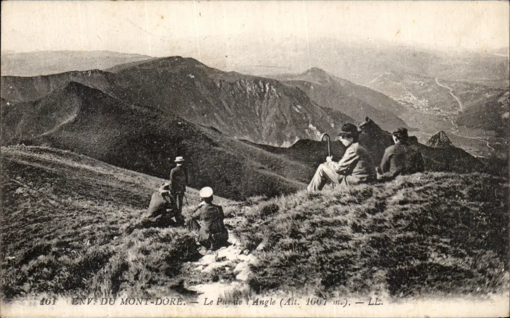 Vizinhança de Mont-Dore — O Puy de l'Angle (Alt. 1667 m.) — LL. — N° 461 - Frente