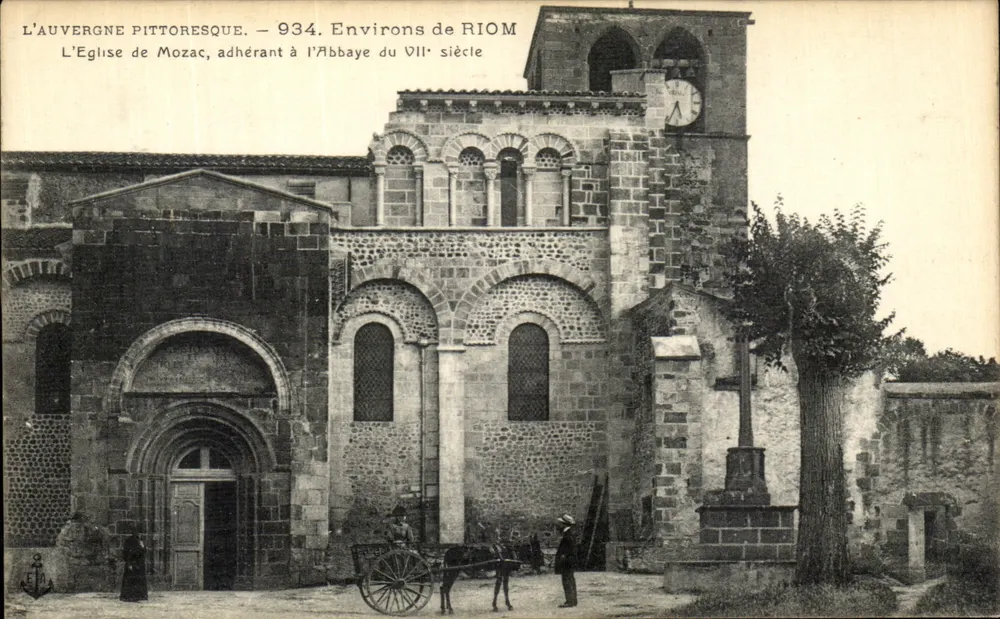 Pittoreske Auvergne — Die Kirche von Mozac, verbunden mit der Abtei des 7. Jahrhunderts — Éd. Étaillissements Album, Paris - Vorderseite
