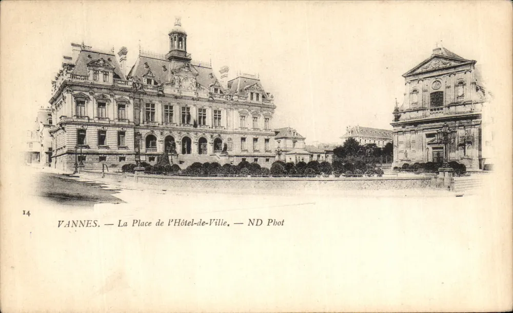 VANNES — Ansicht der Place de l'Hôtel-de-Ville — ND Phot - Vorderseite
