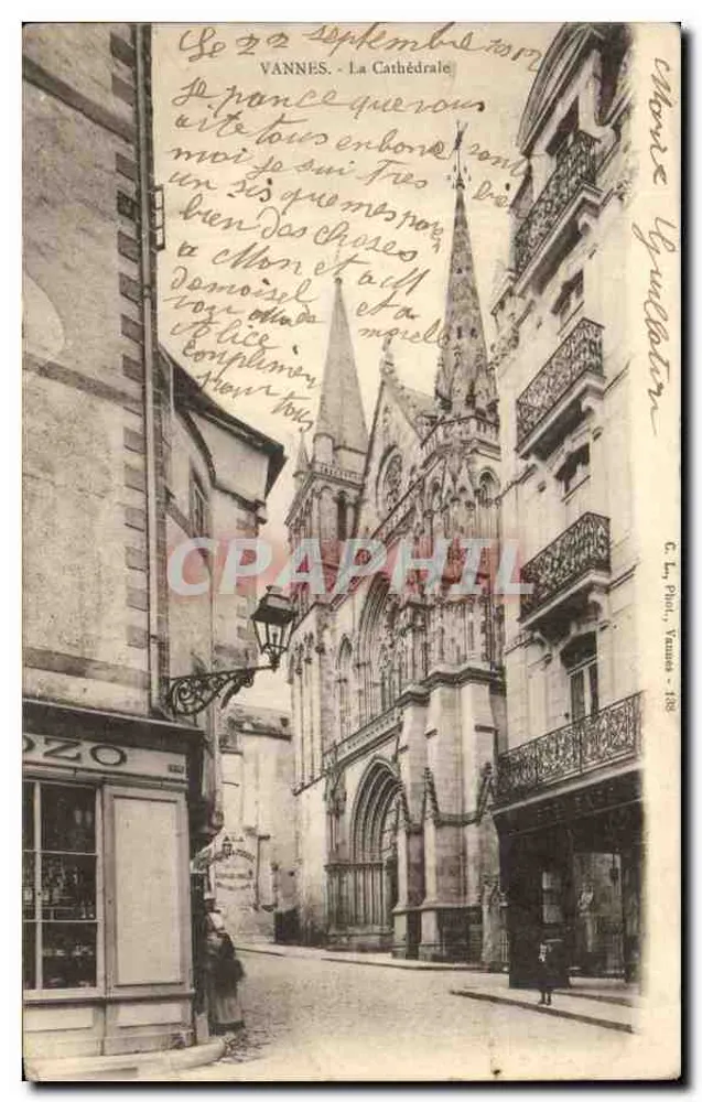Vannes - A Catedral — vista da rua com a catedral no centro — editor C. Lévy, Paris, n° 188 - Frente