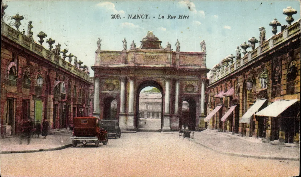 NANCY - A Rue Héré — Arco do Triunfo — Edição Art V. Roeder - Frente