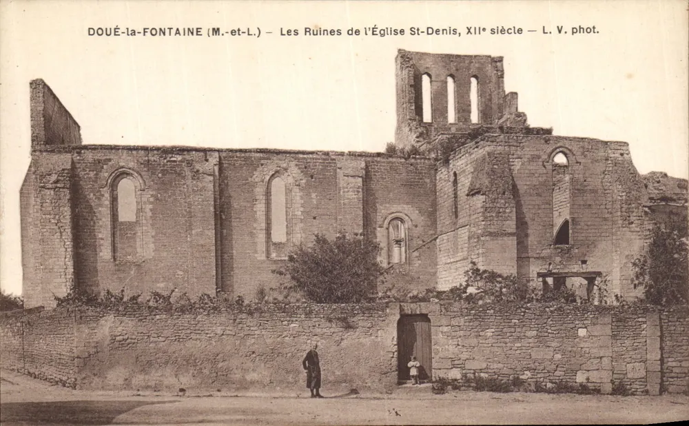 Doué-la-Fontaine — Die Ruinen der Kirche St-Denis, XII. Jahrhundert — L. V. phot. - Vorderseite