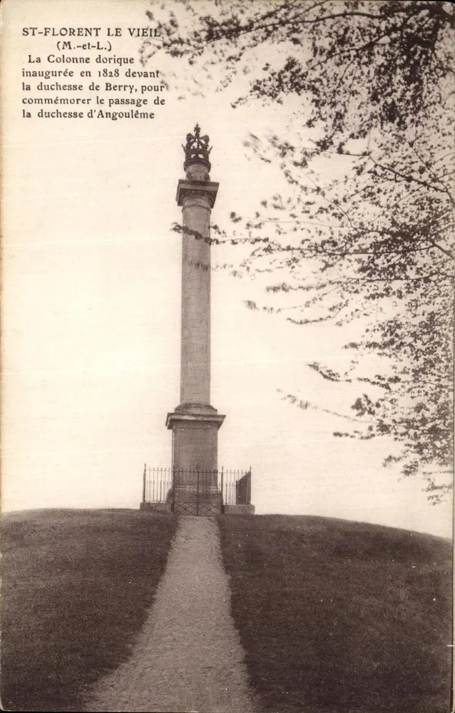 St-Florent-le-Vieil — Dorsche Säule, eingeweiht 1828 zur Erinnerung an den Aufenthalt der Herzogin von Angoulême — Verlag A. Veillet - Vorderseite