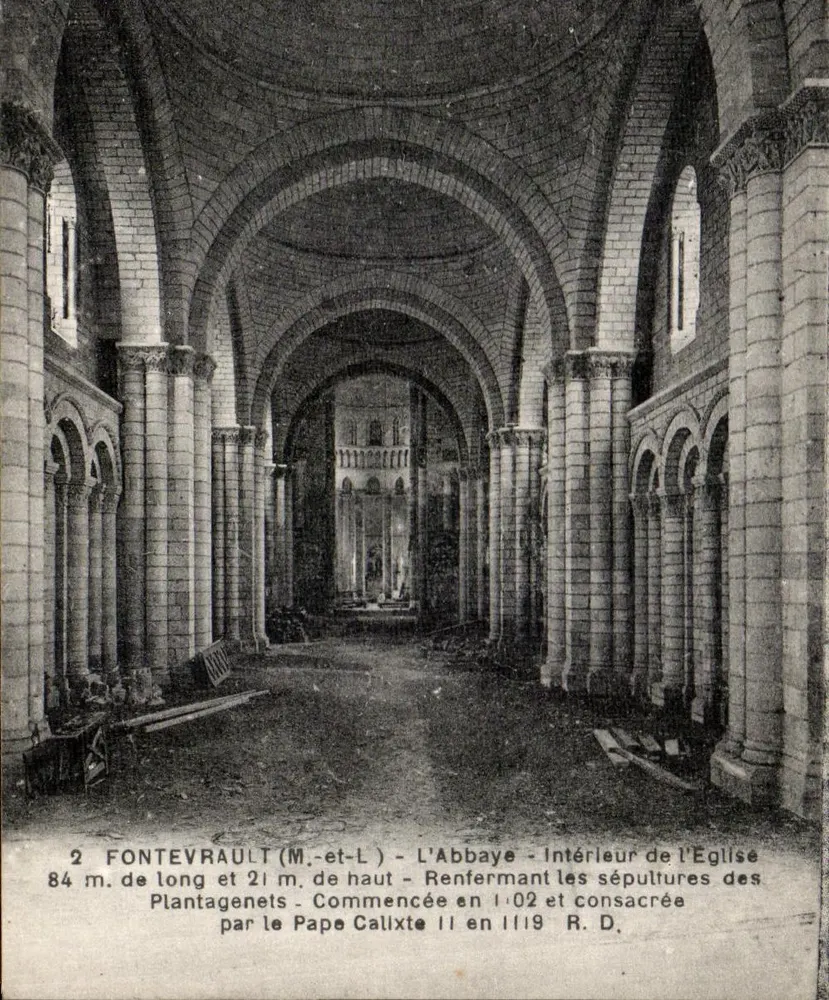 Fontevrault (M.-et-L.) - Die Abtei - Innenansicht der Kirche - Enthält die Grabstätten der Plantagenets - Vorderseite