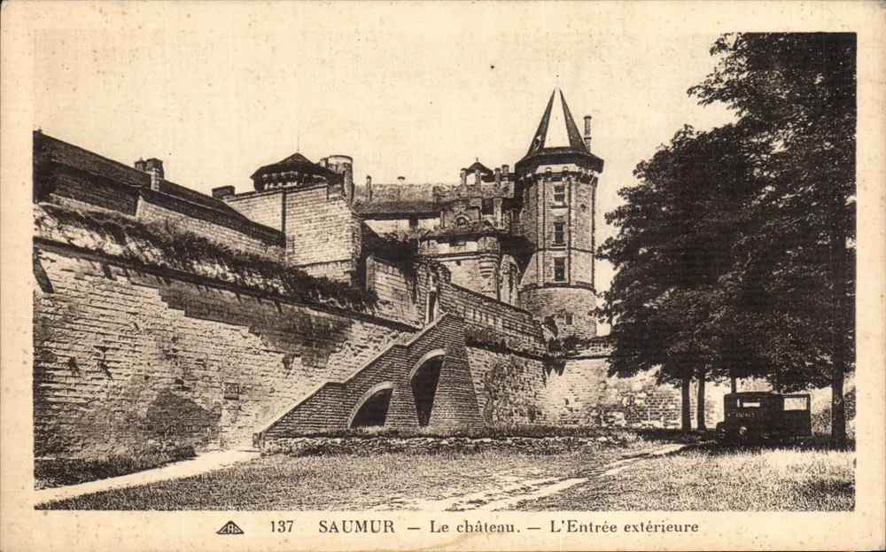 Saumur — Das Schloss — Die äußere Eingangstür — Antike Ansichtskarte 137 - Vorderseite