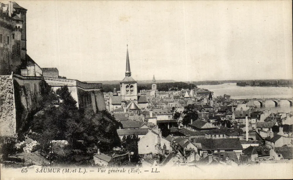 Saumur (M.-et-L.) — Vista geral (Leste) — LL. — N° 65 - Frente