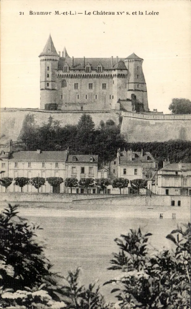 Saumur (M.-et-L.) — O Castelo do séc. xv e a Loire - Frente