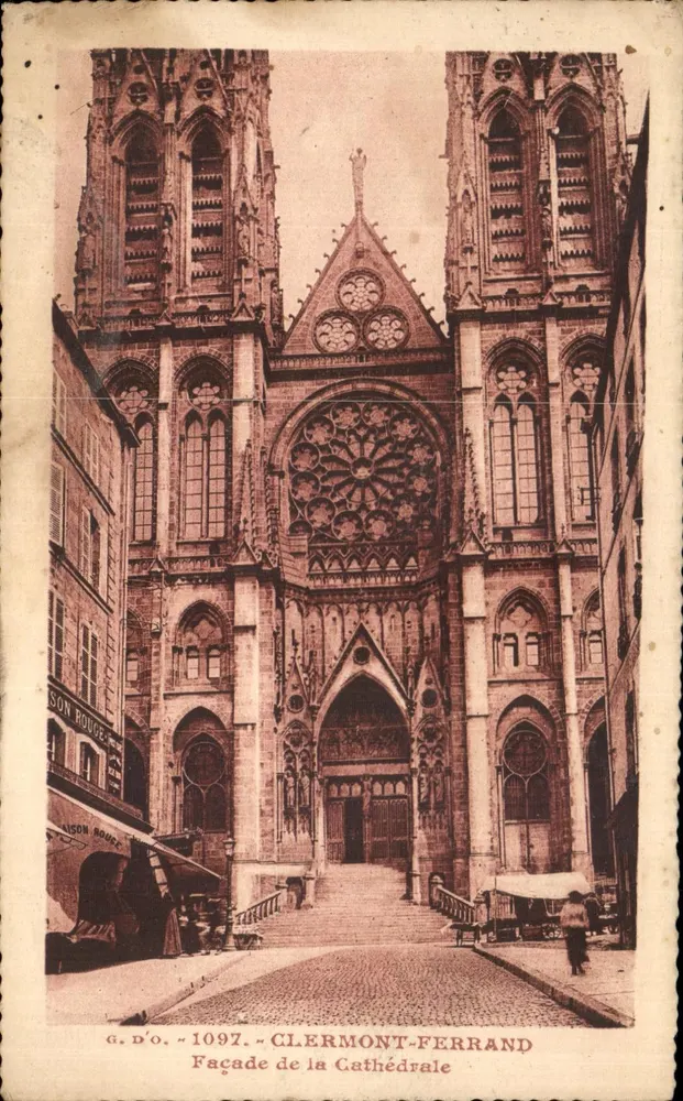 Clermont-Ferrand — Fachada da Catedral — G. D'O. n°1097 - Frente