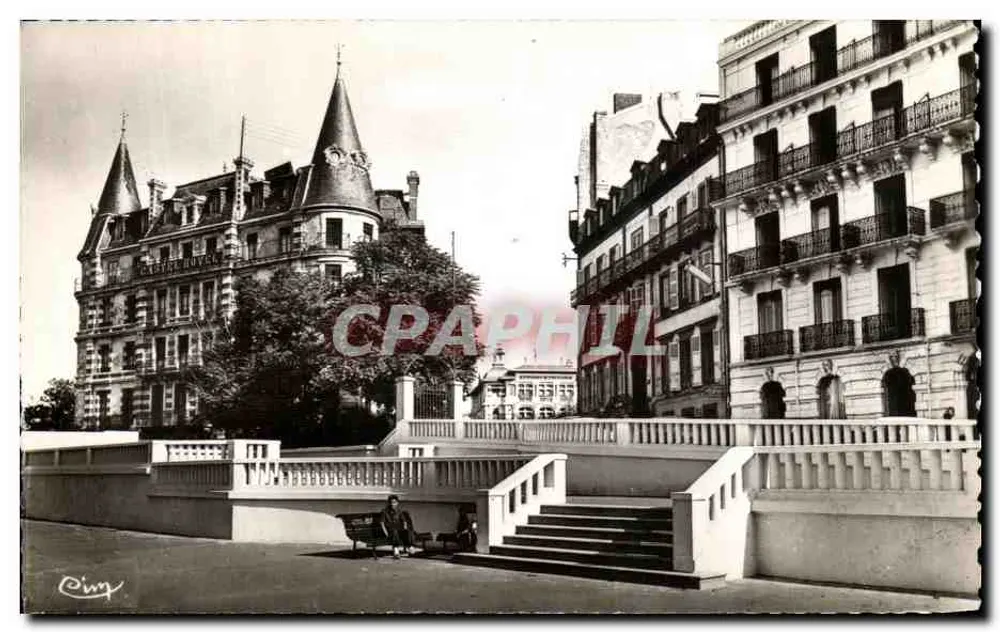 Royat (P.-de-D.) — Le Castel Hôtel und die Terrasse du Parc — Photographie von C. L. M. (S. et L.) - Vorderseite
