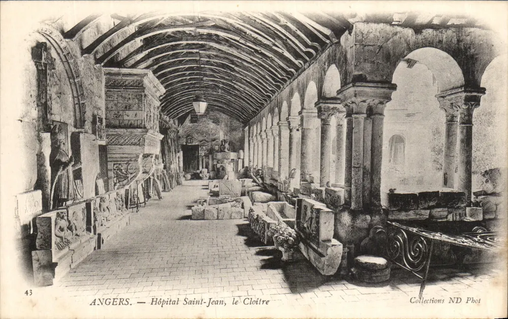 Angers — Hospital São João, o Claustro — Coleções ND Phot - Frente