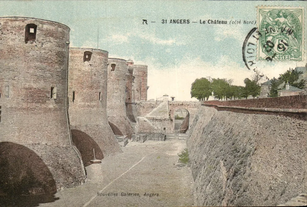 Angers — O Castelo (lado Norte) — Novas Galerias, Angers - Frente