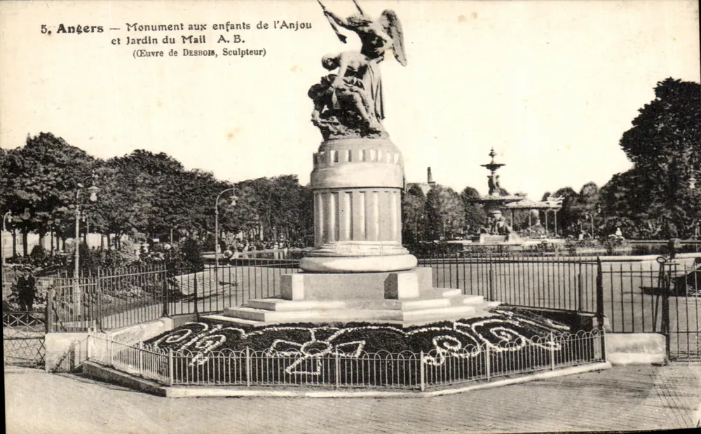 Anjou — Denkmal für die Kinder des Anjou und Jardin du Mail — Werk von Desbois, Bildhauer - Vorderseite