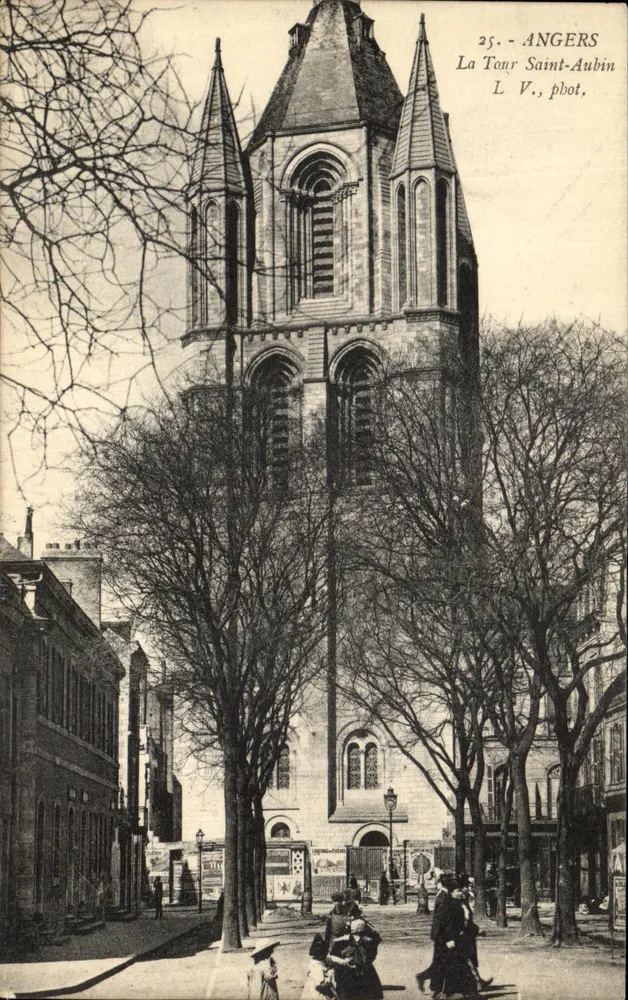 Angers — A Torre Saint-Aubin — L. V., fot. - Frente