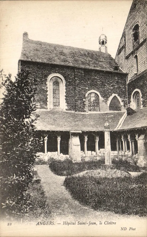 Angers — Hospital São João, o Claustro — ND Phot - Frente