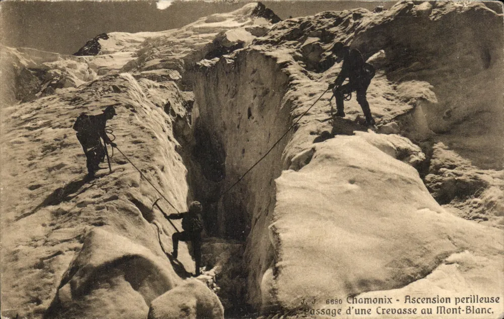 Überquerung einer Schneewehe am Mont-Blanc — Gefährliche Besteigung — J. J. 6880 Chamonix - Vorderseite