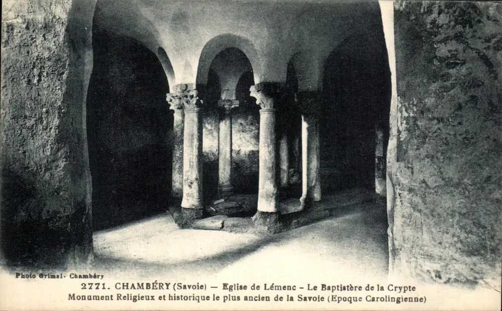 Kirche von Lémenc — Taufbecken der Krypta — Karolingische Zeit - Vorderseite