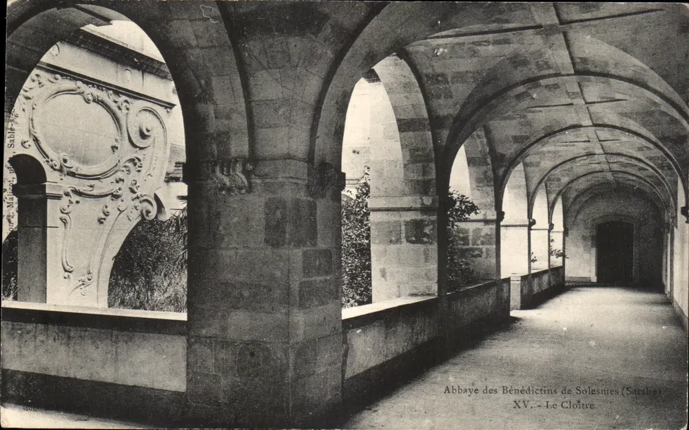 Abadia dos Beneditinos de Solesmes (Sarthe) — O Claustro — XV - Frente