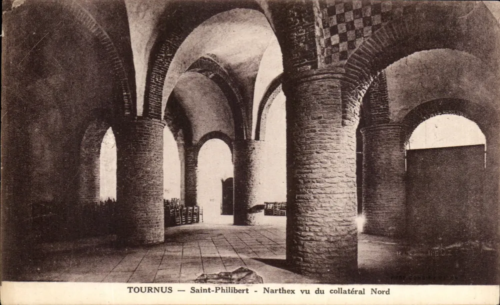 Tournus — Saint-Philibert — Narthex von der Nordseite gesehen — H. C. Nède - Vorderseite